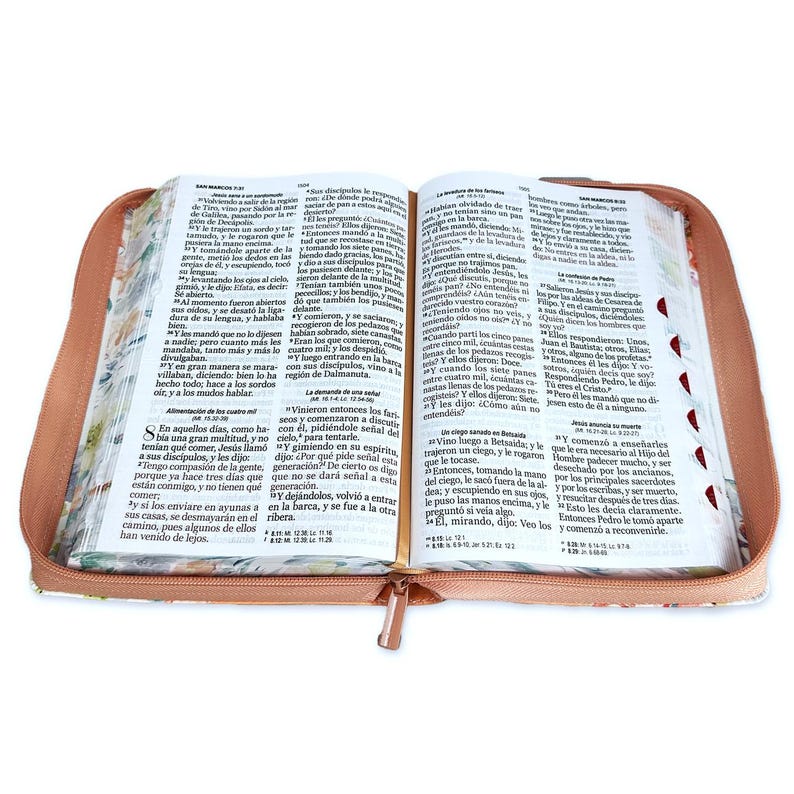 May include: An open Bible with a brown leather cover and a floral pattern. The pages are open to the book of Mark, chapters 6 and 7. The text is in Spanish.