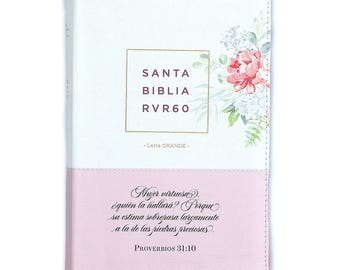 May include: A pink and white Bible with a floral design and the text "SANTA BIBLIA RVR60 - Letra GRANDE - Mujer virtuosa ¿quién la hallara? Porque su estima sobrepasa largamente a la de las piedras preciosas. PROVERBIOS 31:10"