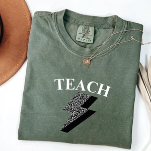 Teach Comfort Farbe Shirt, süßes Lehrer Shirt, Lehrer Wertschätzung Geschenk, zurück zu Schul Shirt, Schul Shirt, Lehrer Shirt, Lehrer Team T