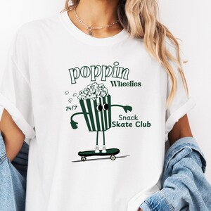 What&#39;s Poppin Comfort Colors® T Shirt, Funny Popcorn Lover Shirt, Snack Lover Shirt, Movie Night Shirt, Foodie Shirt, Gift for Friends