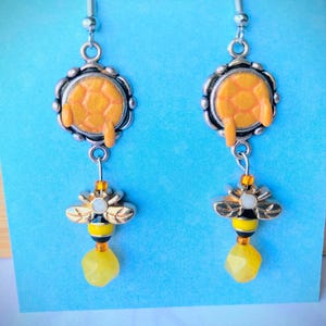 Vintage Honeybee Dangle Earrings, Cottagecore Jewelry, Nature-Inspired Bee Earrings, Boho Bug Earrings, Retro-Inspired Jewelry