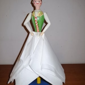 Figurina vintage svedese in legno, porta tovaglioli, bambola in legno con braccia articolate, decorazione artistica popolare scandinava svedese