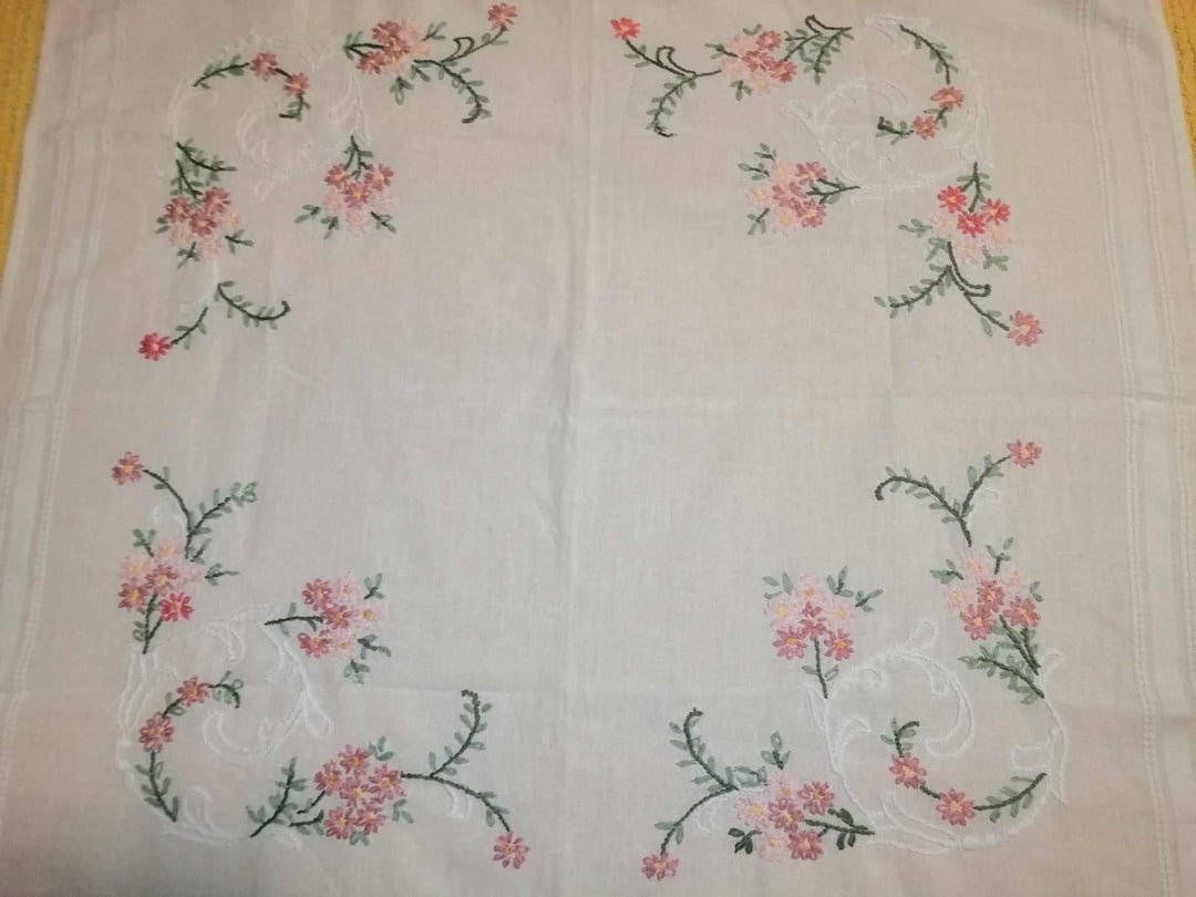 ヴィンテージテーブルクロス、ピンク、グリーン、花柄の手刺繍