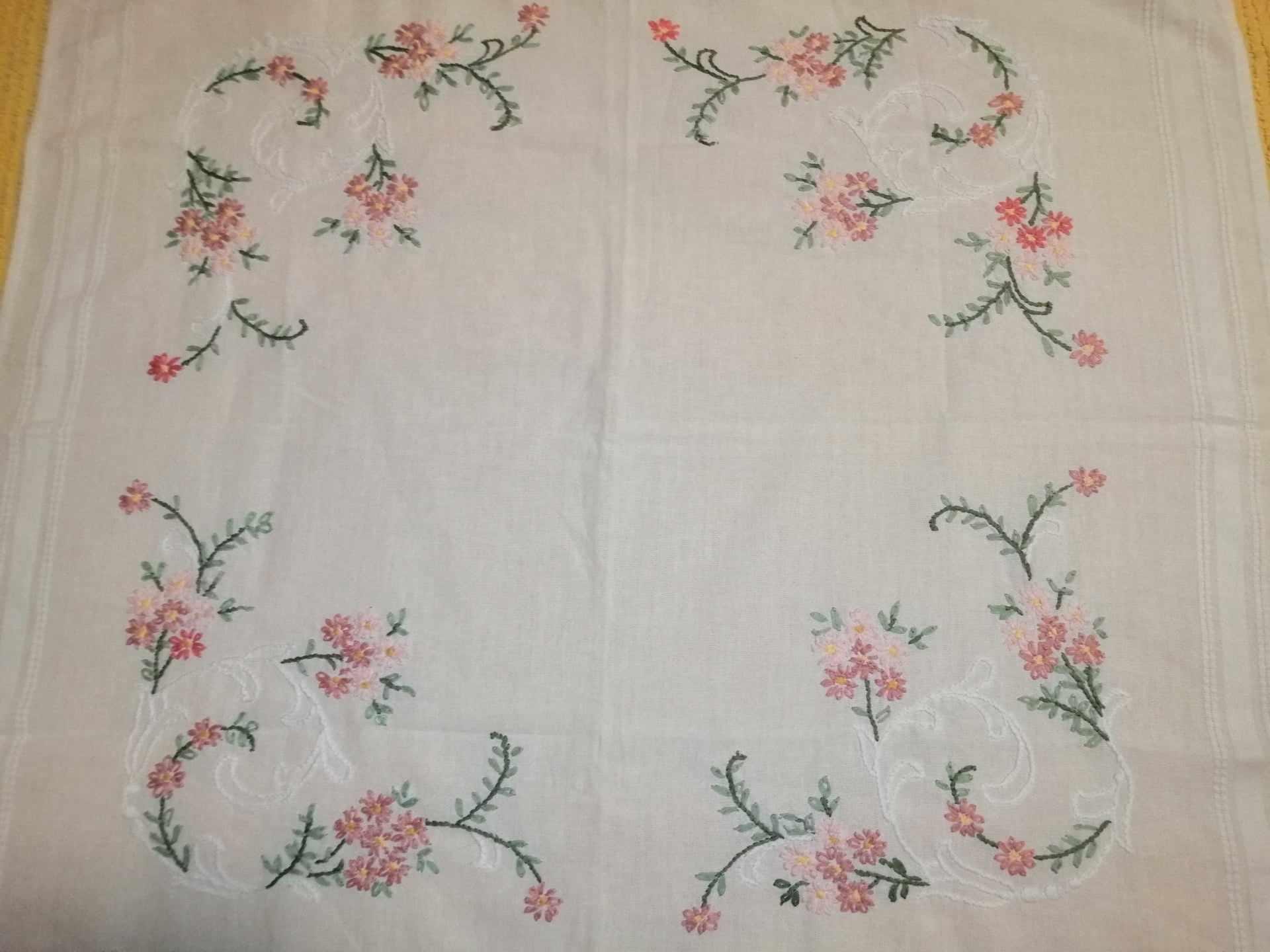 ヴィンテージテーブルクロス、ピンク、グリーン、花柄の手刺繍