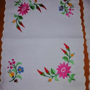Vintage traditional Hungarian Kalocsa doilies, set of 2 floral hand embroidered home decorations, folk doily, vintage embroidery