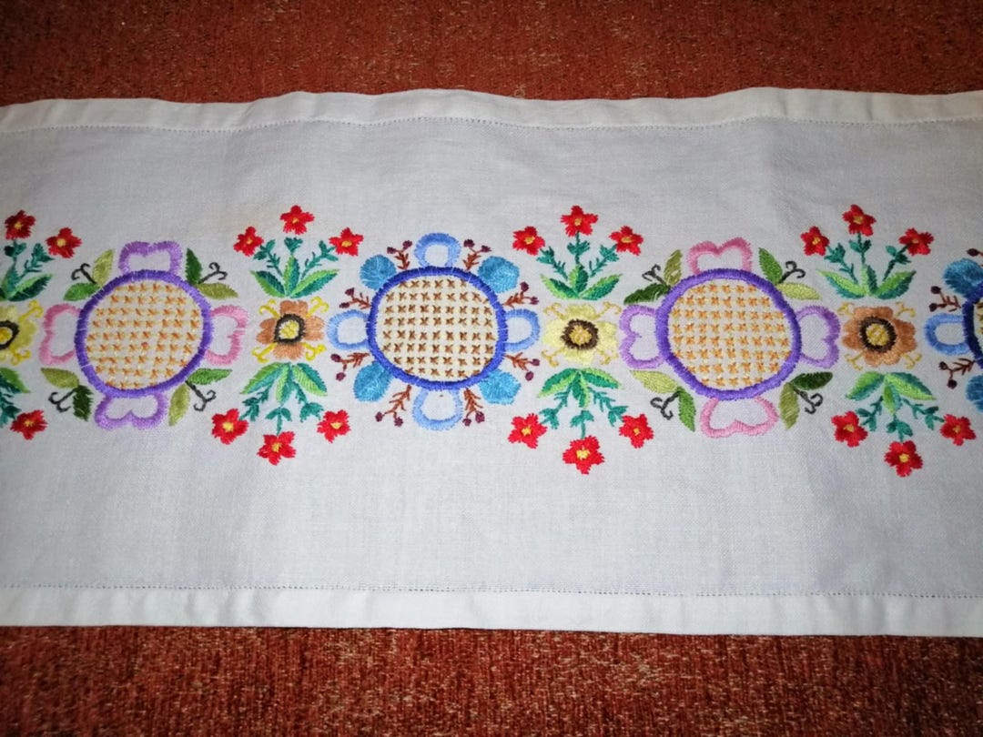 Vintage Embroidered Table Cross Table Runner Embroidered Flowers Floral ...