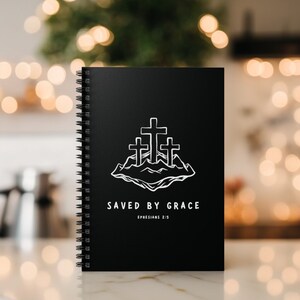 Saved By Grace Notebook Religiöses Notizbuch für sie Christliche Bibel Verse Faith-Based Journal Trendy Inspirational Geschenk Spirituelles Schreibwaren