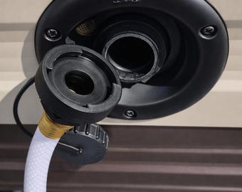 Adapter do napełniania węża do świeżej wody w kamperze