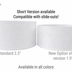 Może przedstawiać: Wyświetlane są dwa białe, cylindryczne klosze lamp, jeden z napisem "Standard 2.3", a drugi "New Option short version 1.9". Widoczny jest r&oacute;wnież tekst "2026 New!" oraz "Short Version available Compatible with slide-outs!". Widoczny jest r&oacute;wnież tekst "Available in all colors".