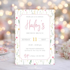 Puede incluir: Invitación con temática floral para el brunch de cumpleaños de Hailey. La invitación presenta un fondo blanco con un delicado estampado floral y un marco rosa. El texto incluye "Hailey's Birthday Brunch", fecha, hora e información RSVP.
