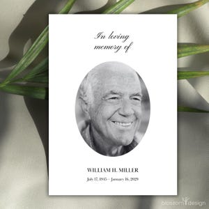 Puede incluir: Una tarjeta conmemorativa con un retrato en blanco y negro de un hombre mayor sonriendo, con el texto "In loving memory of" arriba. El nombre "WILLIAM H. MILLER" y las fechas "July 17, 1945 - January 16, 2029" están debajo.