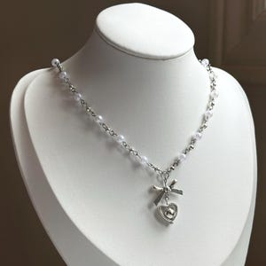 Collar de perlas Y2K, gargantilla de cuentas coquetas, joyería de plata, colgante de corazón con lazo Fairycore, ideas de regalo únicas y sencillas para ella