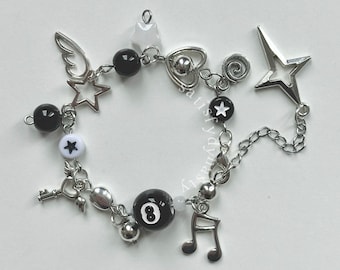 Pulsera con dijes Y2K: accesorio de acero inoxidable con cuentas grunge