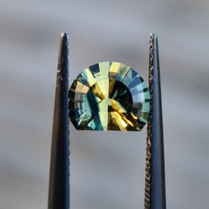 Australian Parti Sapphire Gemstone: 1.25ct Bi-Color &quot;First Light&quot; Cut