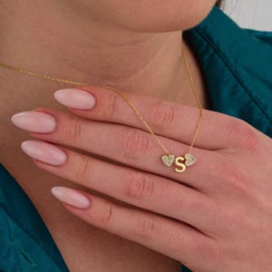 Colar de letras douradas com corações, pingente de corações de pedra de zircônia, joias com letras personalizadas, para presentes de dia das mulheres, colar de letras e corações