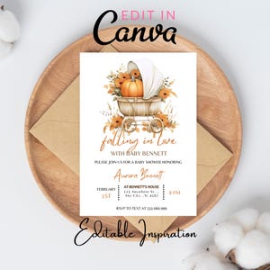 Puede incluir: Una invitaci&oacute;n a una fiesta de bienvenida al beb&eacute; con una ilustraci&oacute;n de acuarela de una calabaza en un carruaje con hojas de oto&ntilde;o y flores. El texto dice "falling in love with baby Bennett" e incluye la fecha, la hora y el lugar de la fiesta. RSVP por mensaje de texto al 333-666-999.