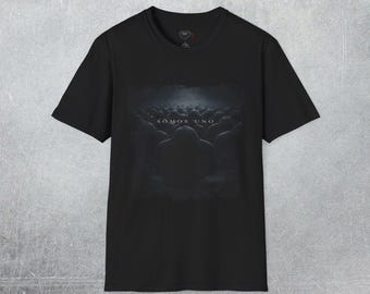 Koszulka z kapturem Somos Uno | Ciemna estetyczna odzież uliczna | Koszulka z hiszpańskim napisem o zdrowiu psychicznym | Koszulka z grafiką Moody