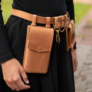 Cintura in pelle personalizzata con custodia per telefono e portafoglio - Ideale per viaggi e festival - Cintura in pelle multitasche per donna, regalo per la festa della mamma