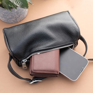 Small Elegant Leather Bag - Daily Minimalist Handbag - Cute Shoulder Purse for Women - Ideal for Dates, Parties, or Travel