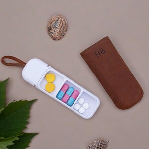 Leren reispillendoosje – slanke medicijnopberger voor dagelijks gebruik – compact pillendoosje met verborgen compartiment