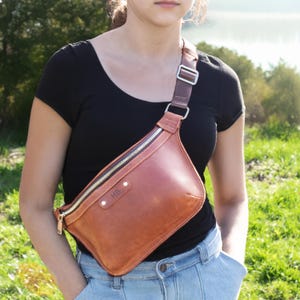 Personalisierte Leder Gürteltasche mit Initialen - Personalisierte Gürteltasche Geschenk für Sie oder Ihn - Stilvolle Geburtstags- oder Feiertagsüberraschung