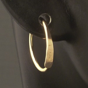 Aros Sleeper de oro rosa * Pendientes pequeños martillados * Joyería artesanal hecha a mano imagen 9