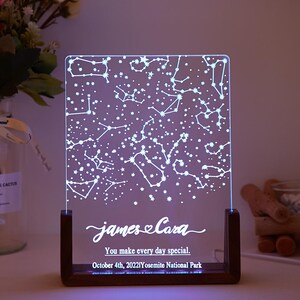Luz de noche con mapa estelar personalizado con nombre, luz de noche con mapa de constelación personalizado por fecha, cielo nocturno por ubicación, regalo de compromiso para él/ella