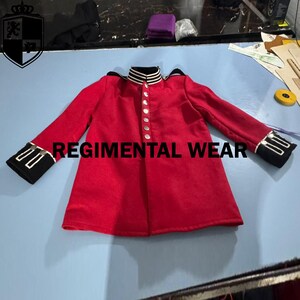 Röd uniformsrock från Royal Guard | Ceremoniell militärjacka | Paradtunika i brittisk stil