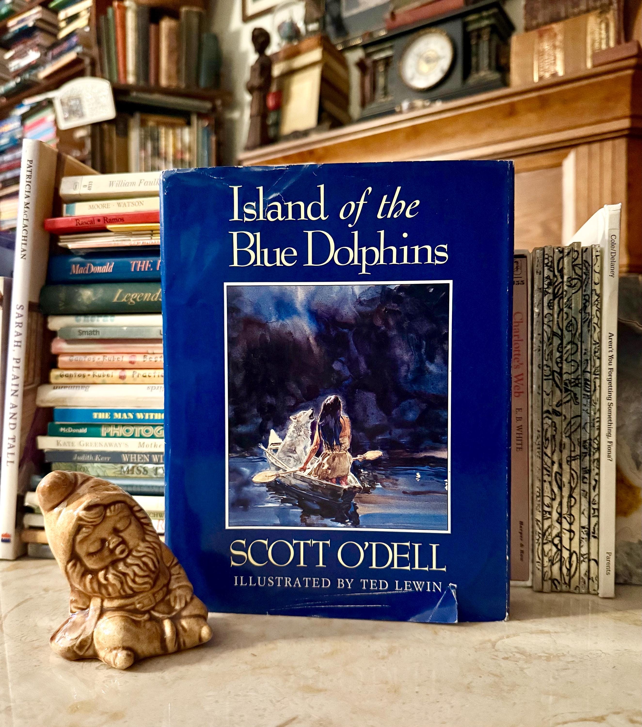 Island of the Blue Dolphins, by Scott O'dell: 1990 Illustrated