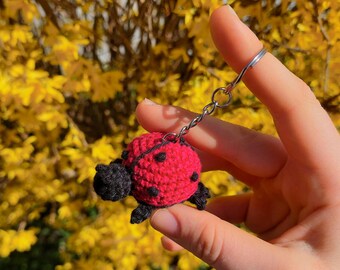 Llavero de Mariquita Amigurumi / Patrón de crochet de DelphinesCrochets / PDF descargable digital