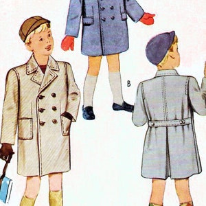 Puede incluir: Un patr&oacute;n de costura vintage de McCall's para un abrigo de ni&ntilde;o. El patr&oacute;n es para la talla 8 y cuesta 35 centavos. El patr&oacute;n muestra dos estilos diferentes de abrigos, uno con cierre de doble botonadura y el otro con cierre de simple botonadura.