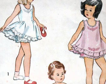 1940s Simplicity 2558 Vintage Sewing Pattern Girls Full Slip, Panties Size 2, Size 5