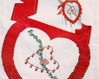 1940s Simplicity 7425 Vintage Transfer Pattern Valentine Apron, Party Apron, Heart Shaped Apron, Embroidered Apron One Size