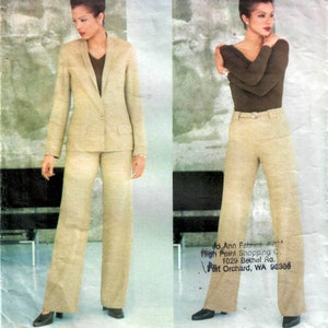 Puede incluir: Un patrón de costura para un traje de dos piezas con una chaqueta y pantalones. El patrón es de Guy Laroche, Vogue Paris Original. El patrón es para las tallas 14-16-18.