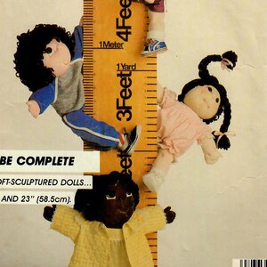 Puede incluir: Un patrón de McCall's Crafts, número 733, para hacer ropa para muñecas de tela esculpida. El patrón es para muñecas que miden 46 cm y 58,5 cm de alto. El patrón cuesta $ 4,00.