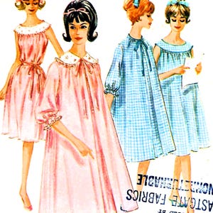 以下が含まれることがあります： 4人の女性がナイトガウンとドレスをモデルにしたヴィンテージイラスト。ドレスはピンクとブルーで、さまざまなネックラインと袖丈があります。画像には「ASTGATE FABRICS NON-ETURABLE」というテキストが含まれています。