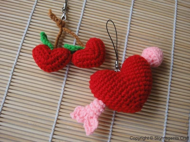 Miniature Crochet Pattern VALENTINE 2 Cell Phone Charm pdf 00343 image 3