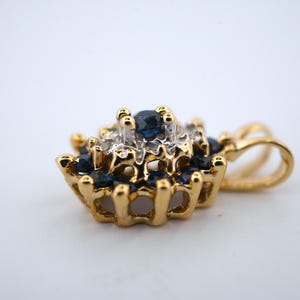 Sapphire pendant set in 14K yellow gold