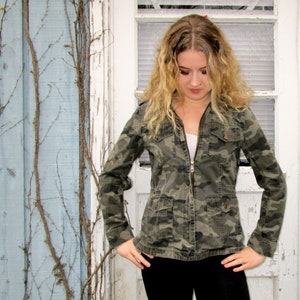 Sm Painted Camo Jacket Small ThreadSmart image 3