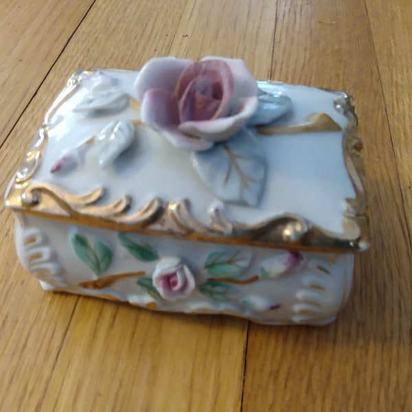 Lovely vintage Capodimonte style Trinket Box - Wales - Made in Japan