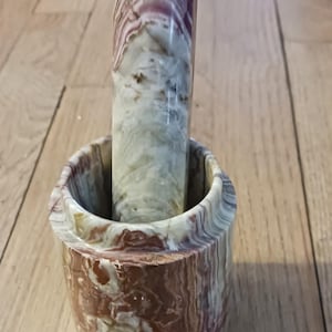 Pretty Onyx mortar and pestle - Pakistan stickers - great kitchen tool!