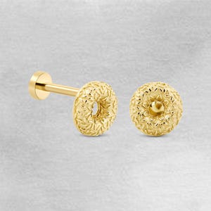 Orecchini a forma di bagel in oro 14 carati, orecchini a forma di cibo, regali per amanti del cibo, orecchini delicati per cartilagine, orecchini a conchiglia, piercing al trago, piercing al daith 18 g