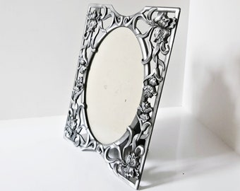 Photo Picture Frame Silver Metal Floral freestanding rectangle with oval picture, holds 5 X 7 photo easel backing elegant flower border