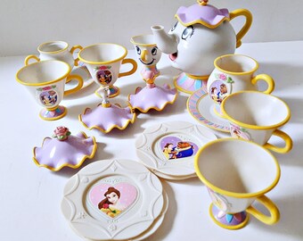 Disney Mrs. Potts Chip Cup Tea Set, Dollhouse tea party, Beauty and the Beast, Teapot, Saucers, Cups, 18 pieces, spin tops, Thinkway Toys