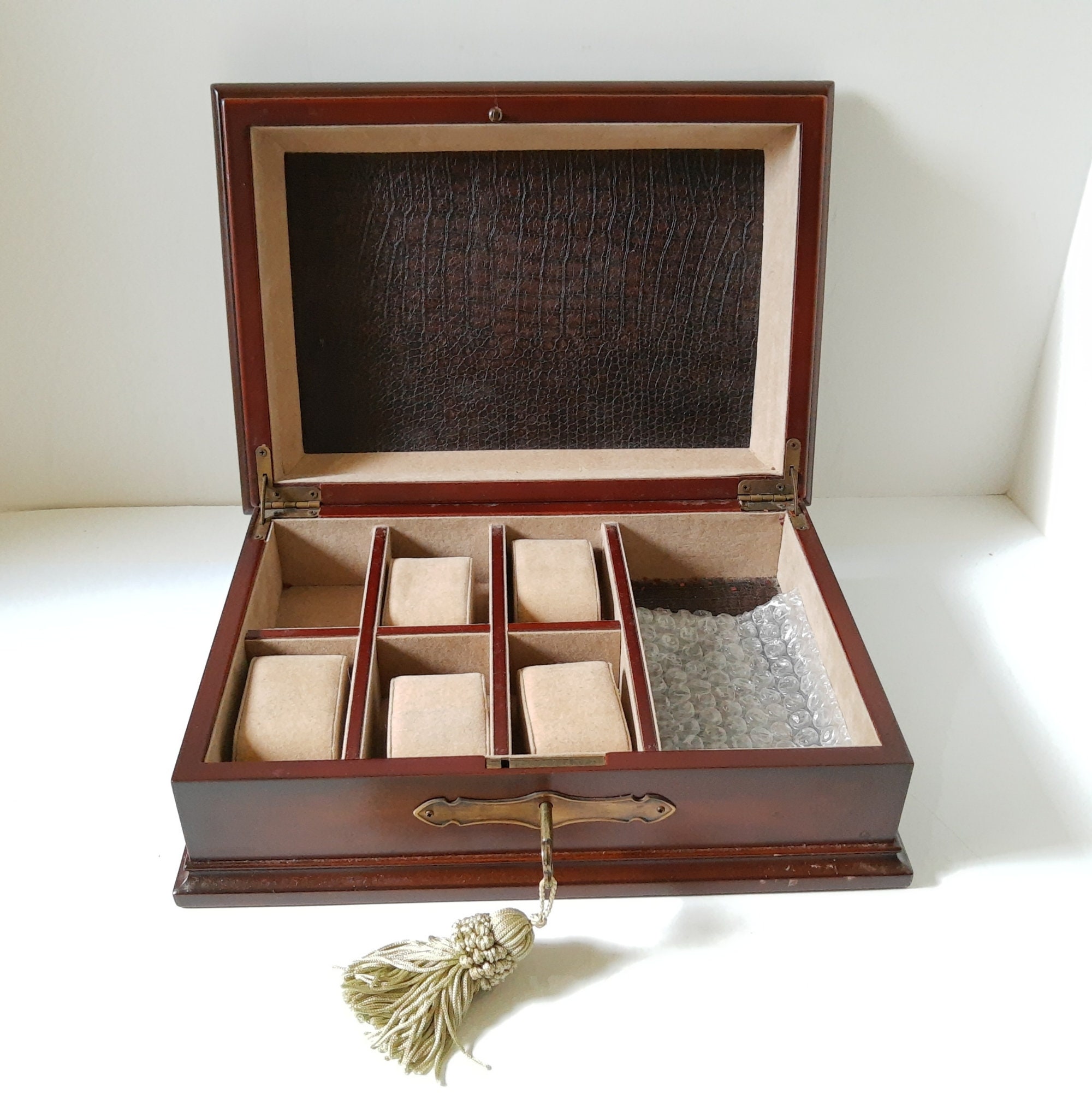 Bombay watch box discount