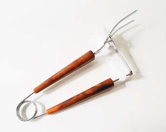 Bakelite Carving Fork Meat Serving Tool  Mid Century Modern, Sliding Serve Fork, Connoisseurs Vintage Art Deco Brown Gold Handles