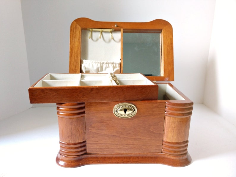 Bombay Company Box Mahogany Wood Dresser Valet Ring Rolls Man