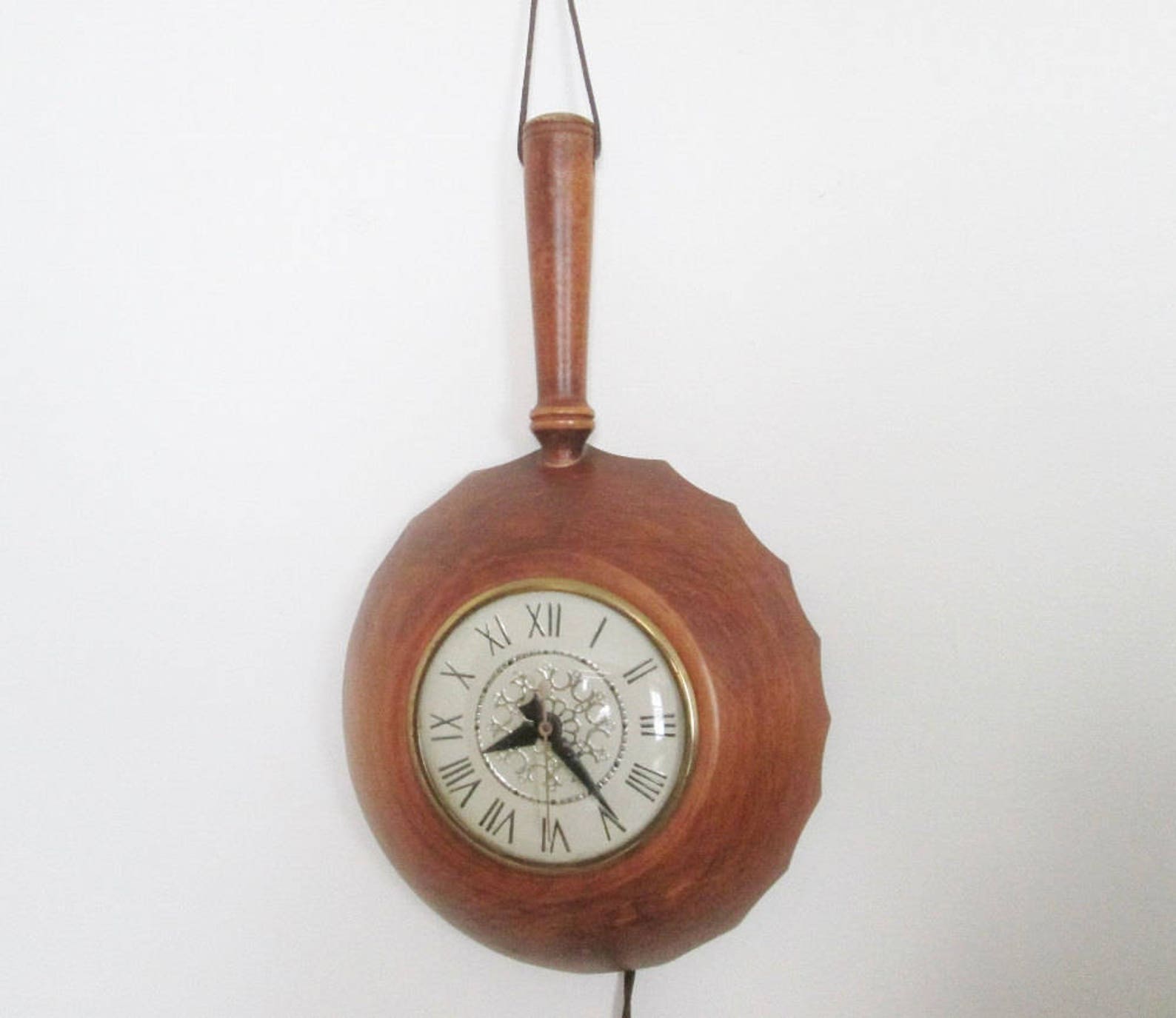 Kitchen Wall Clock Vintage Wood Skillet Lanshire Movement Etsy