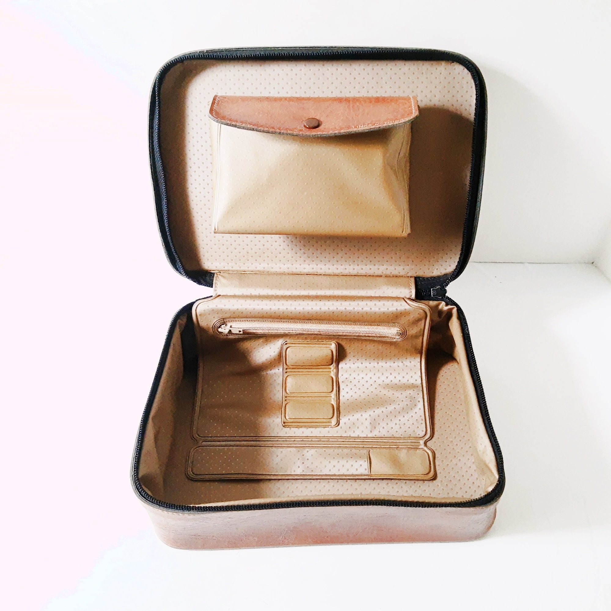 Buxton over the shoulder organizer sale