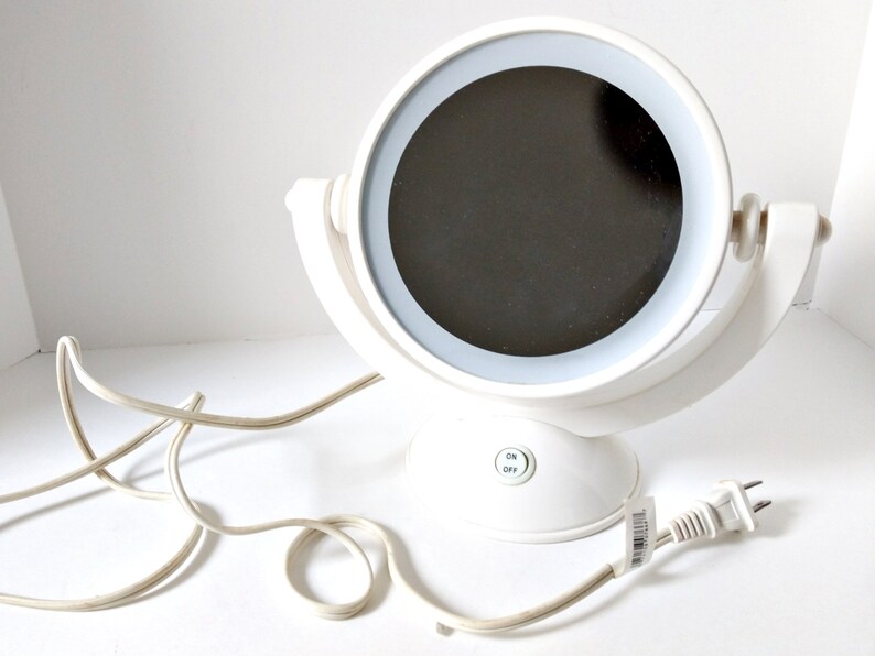 Conair Makeup Mirror Lighted Vanity Flip 2 Sided Round Magnifying Standing Cosmetic Shaving Retro Be112r White